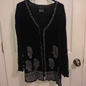 Black and white tunic top